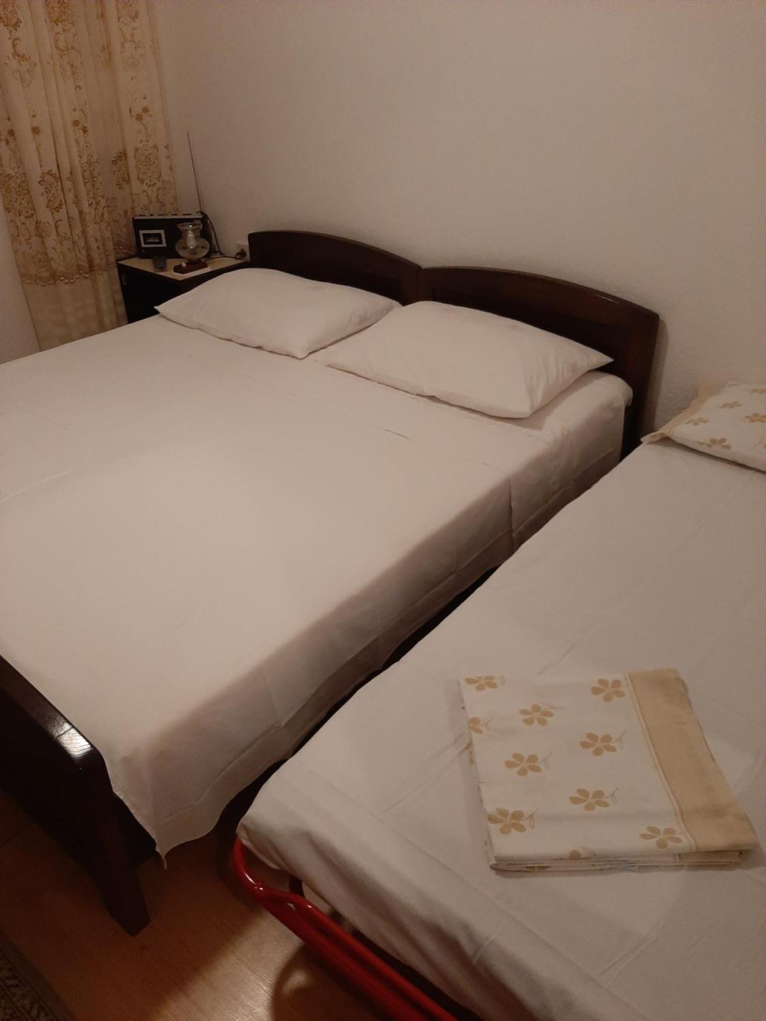 App Dujmovic Apartment Supetar Bagian luar foto