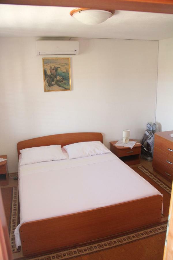 App Dujmovic Apartment Supetar Bagian luar foto