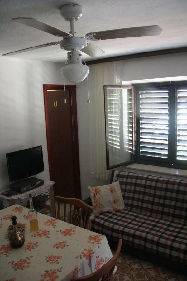 App Dujmovic Apartment Supetar Bagian luar foto